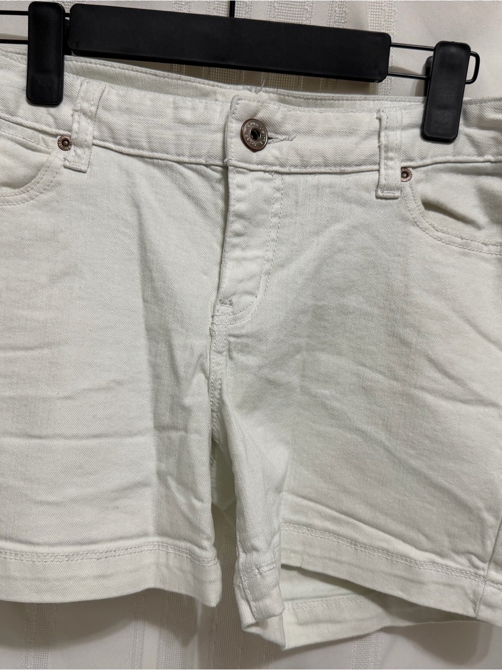 Maurices Women's White Denim Size 5/6 Shorts